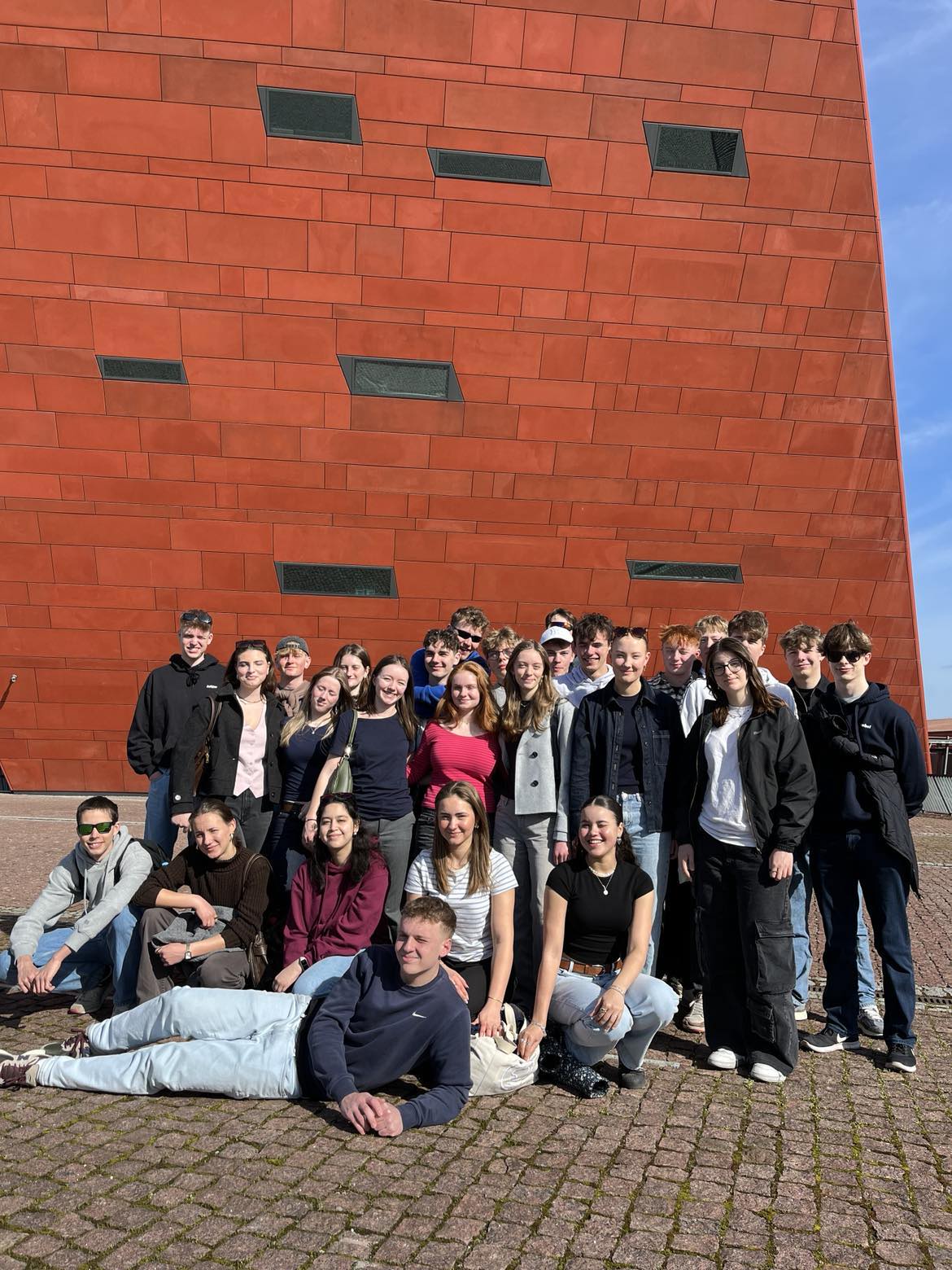 437798182 435552408856991 5384675654167596811 N